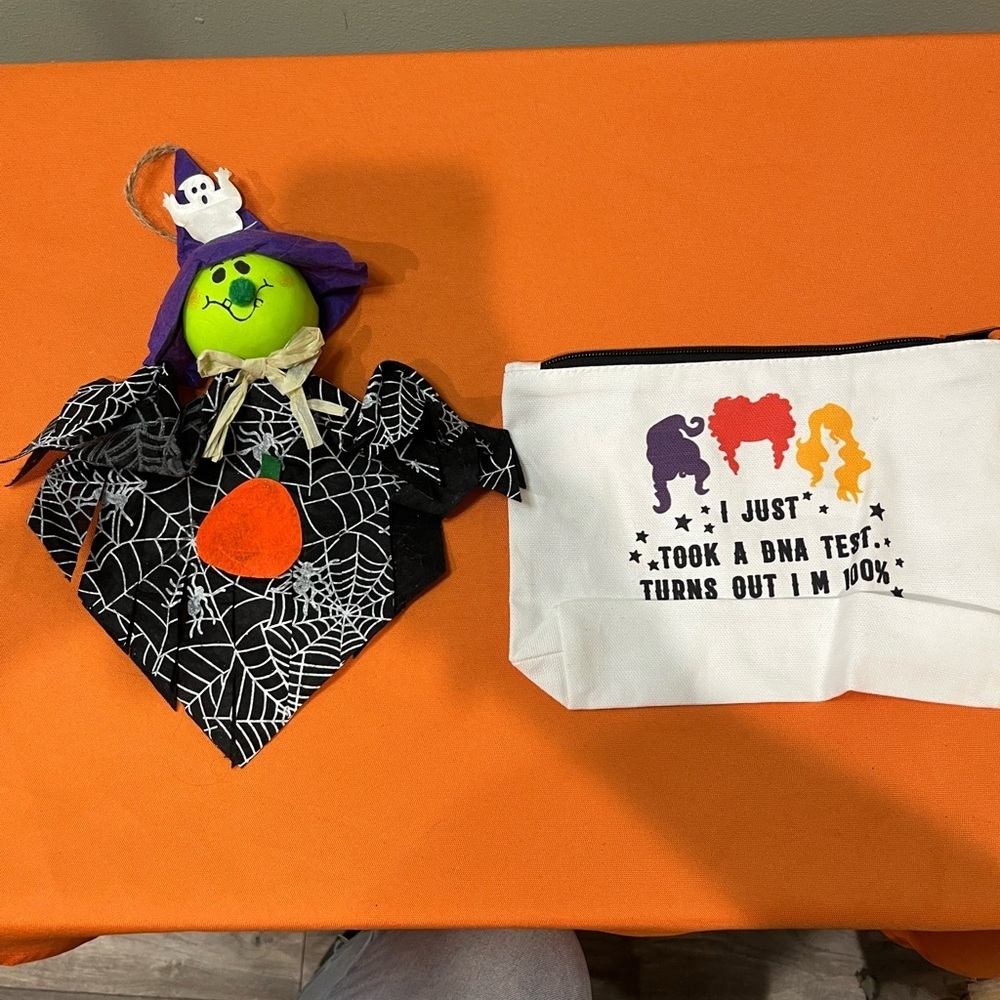 6/$25 Halloween Decor Set with Pouch